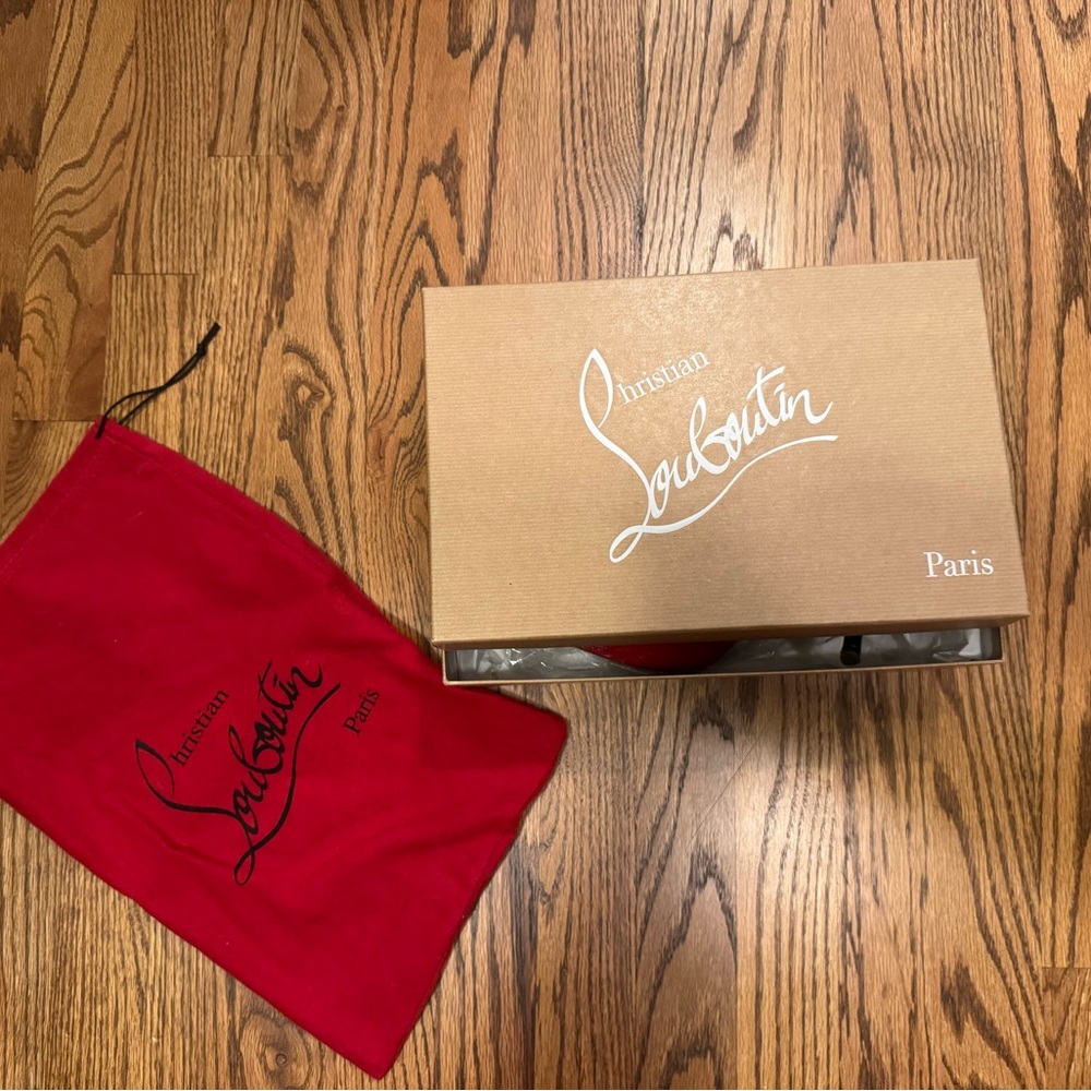 Christian Louboutin Apostrophy Pump in box with Red Dust Bag